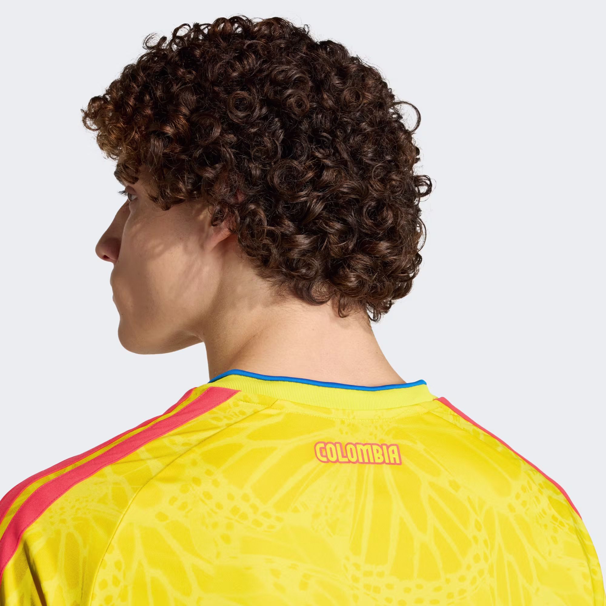 Detalle tela y costuras camiseta Colombia